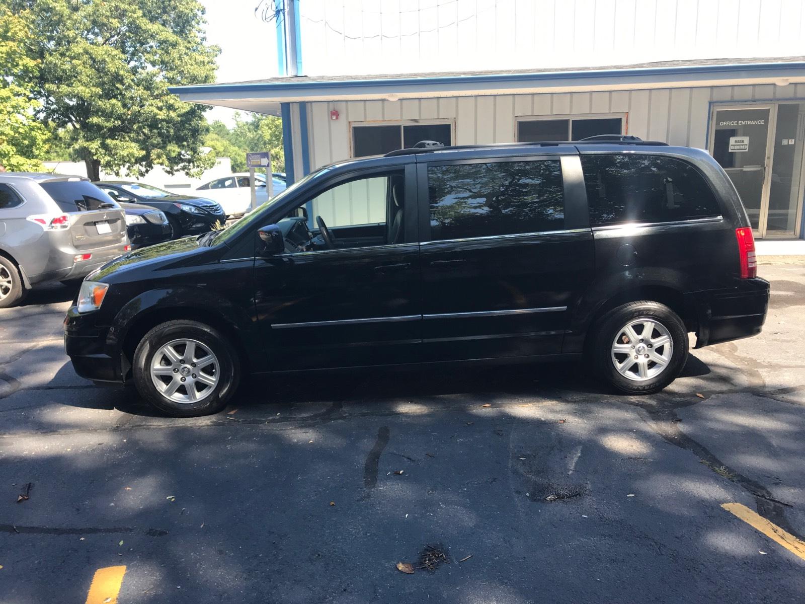 Used 2010 Chrysler Town & Country 4dr Wgn Touring Mini-van, Passenger ...