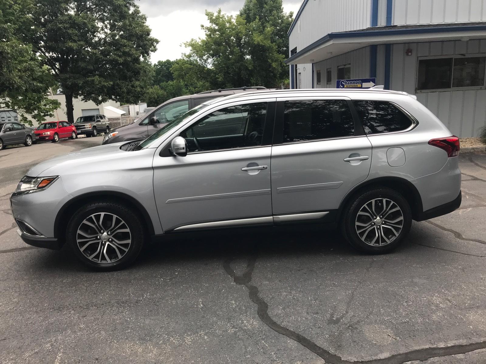 Used 2017 Mitsubishi Outlander SEL FWD Sport Utility near Woonsocket